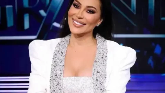 Цеца си извади циците! СНИМКИ 18+